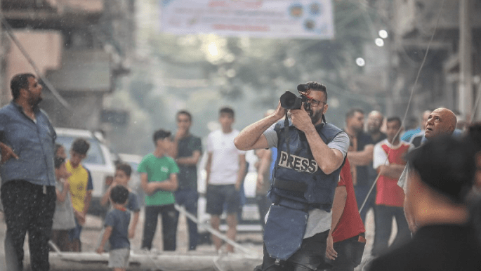 5 وجوه من غزة: هاتف وكاميرا ودمار